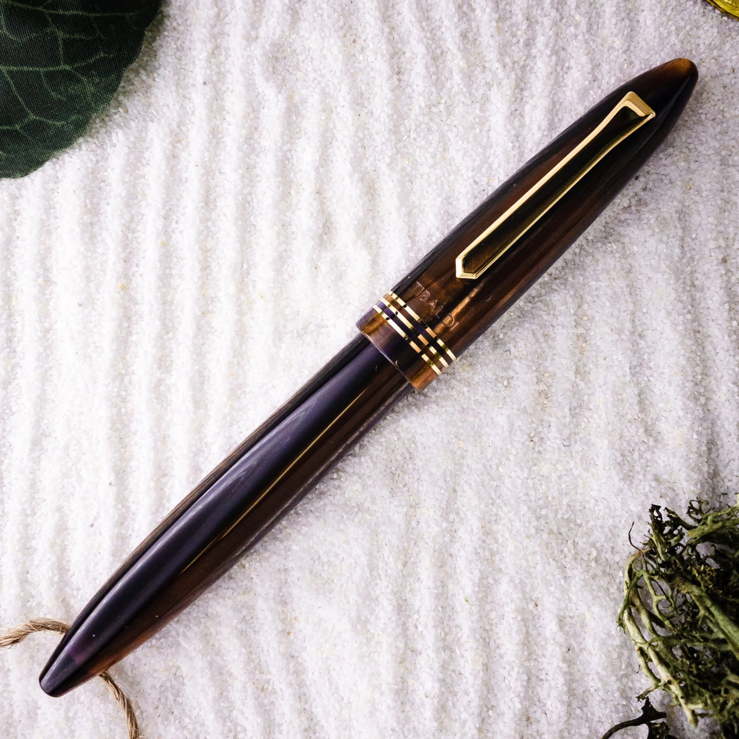 Tibaldi Bononia Seilan Purple Resin Rollerball Pen, Gold Trim 4 Tibaldi Bononia Seilan Purple Resin Rollerball Pen, Gold Trim - Image 2