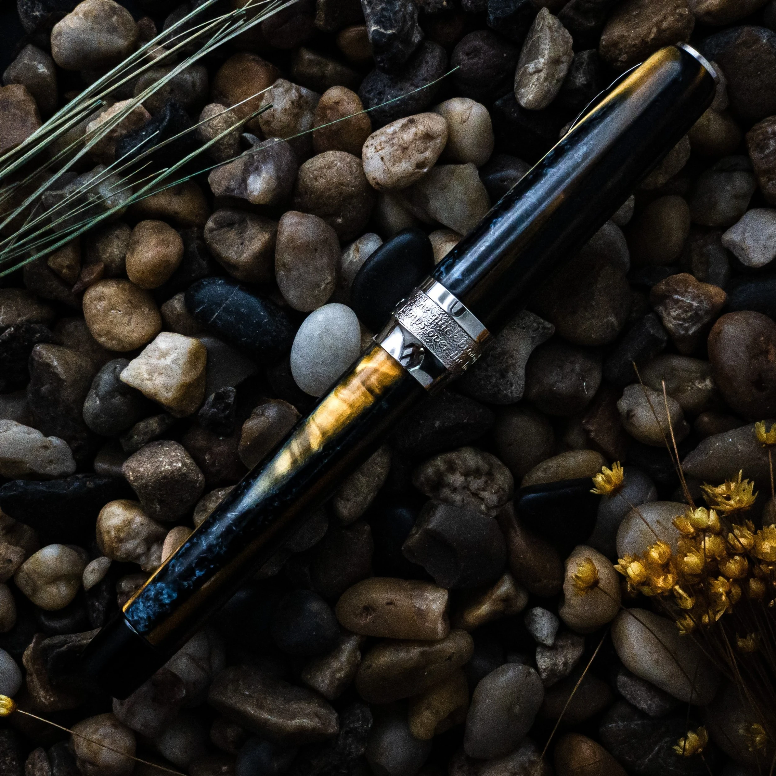 Pineider Arco Blue Bee Limited Edition Rollerball Pen 6 Pineider Arco Blue Bee Limited Edition Rollerball Pen - Image 4