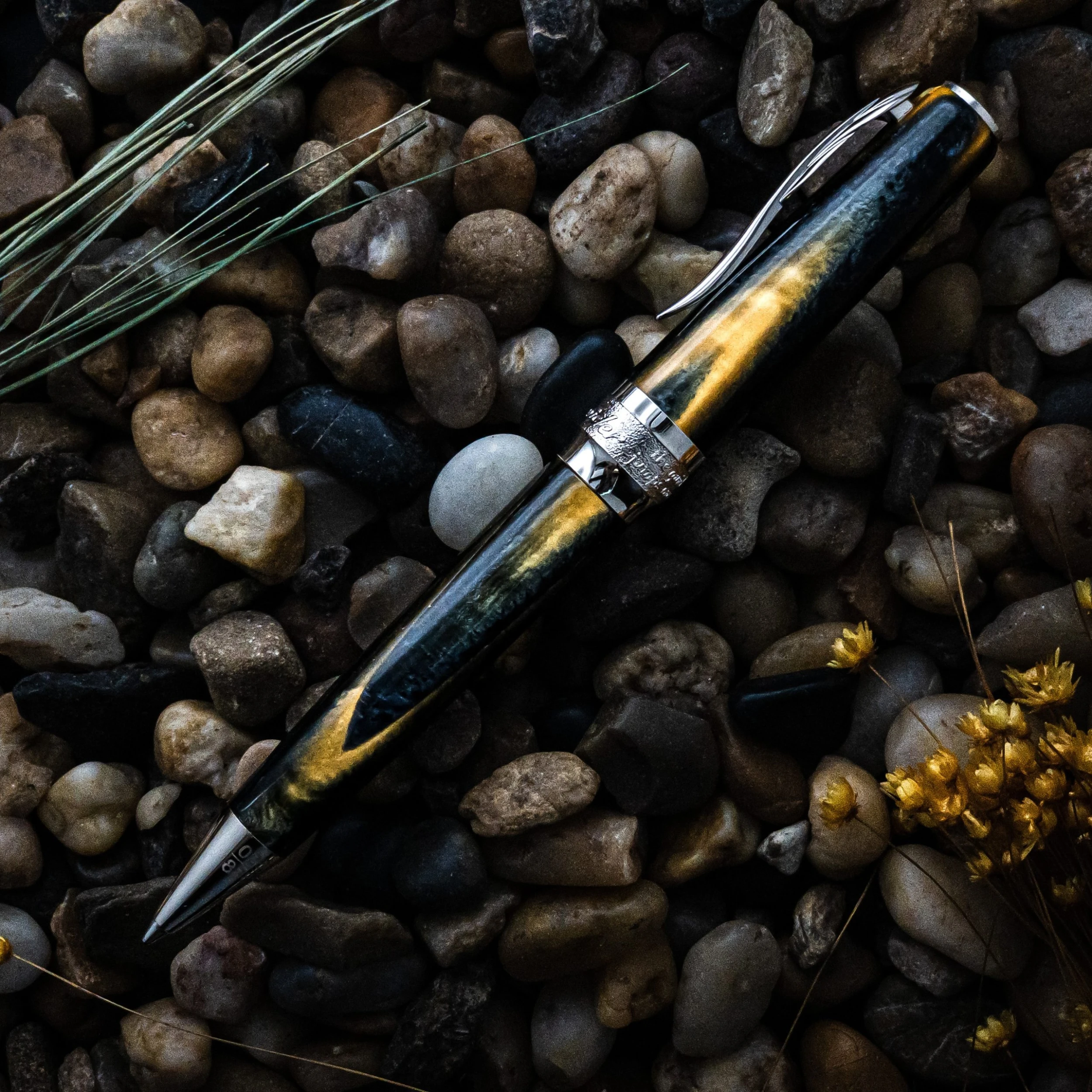 Pineider Arco Blue Bee Limited Edition Ballpoint Pen 3 Pineider Arco Blue Bee Limited Edition Ballpoint Pen