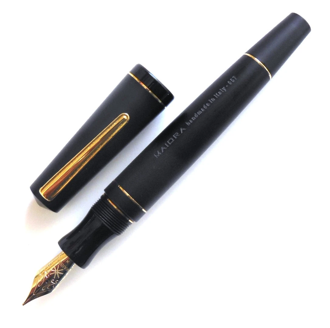 Maiora Impronte, Matte Black, Oversized Fountain Pen, Fine Nib 3 Maiora Impronte, Matte Black, Oversized Fountain Pen, Fine Nib