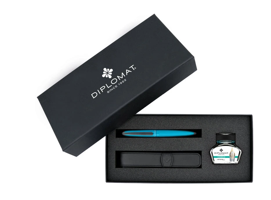 Diplomat Aero Fountain Pen Gift Set, Turquoise 3 Diplomat Aero Fountain Pen Gift Set, Turquoise